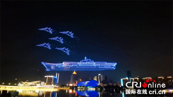 2500余架无人机闪耀“一河两岸” 沈阳最大规模无人机矩阵表演震撼上演_fororder_无人机雷