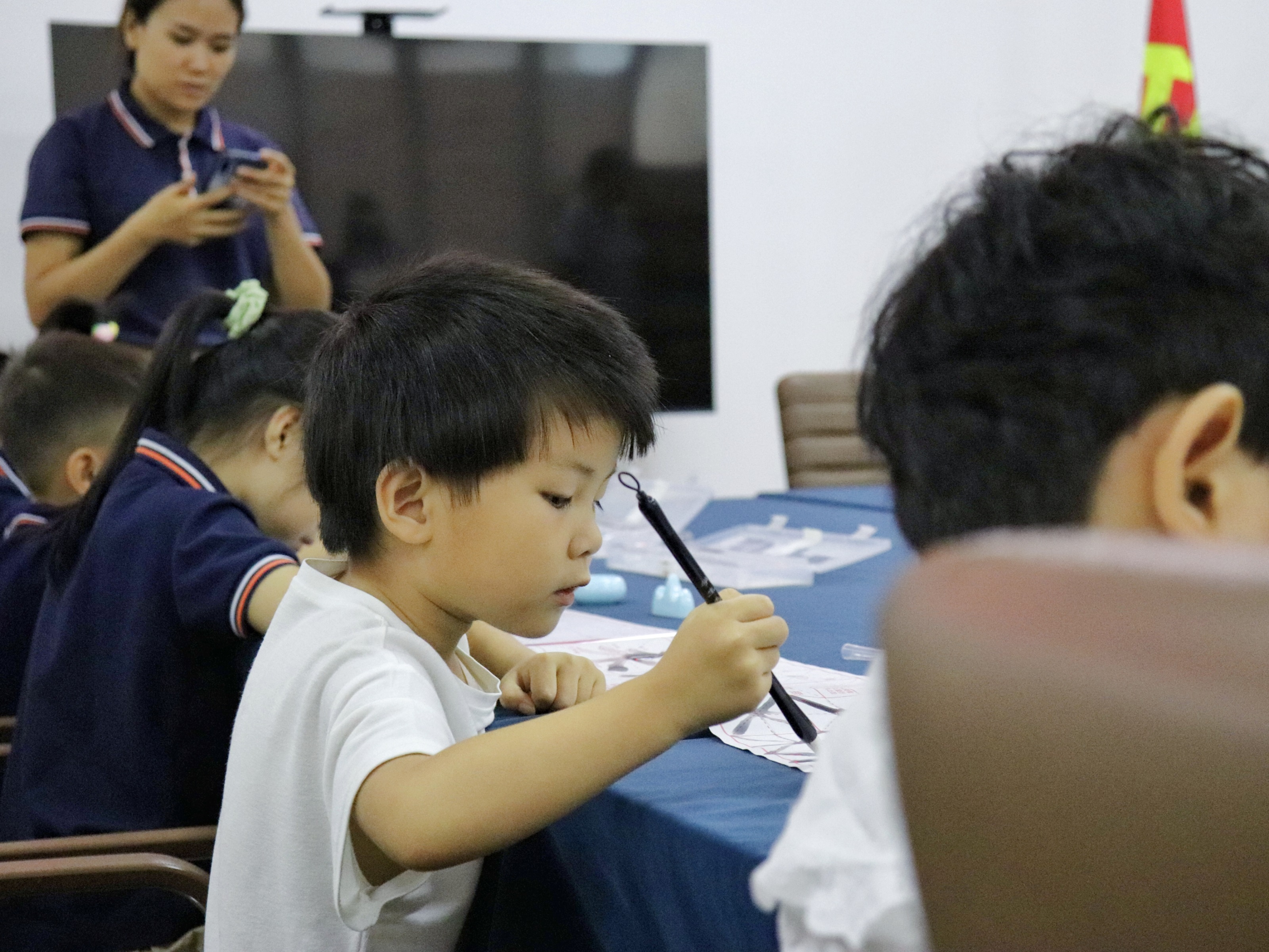 保定博野：国学书法教育 翰墨照亮未来_fororder_2