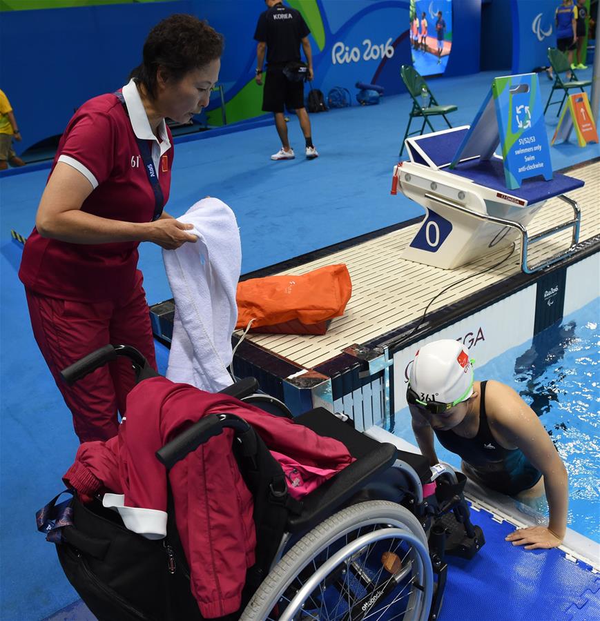 里约残奥会泳池演绎师徒情谊