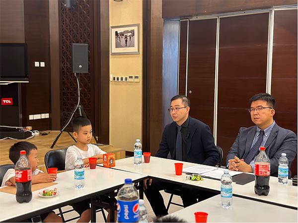 做新时代的文明交流使者 “熊猫小记者”拜访中国驻意大利大使馆_fororder_未标题-2