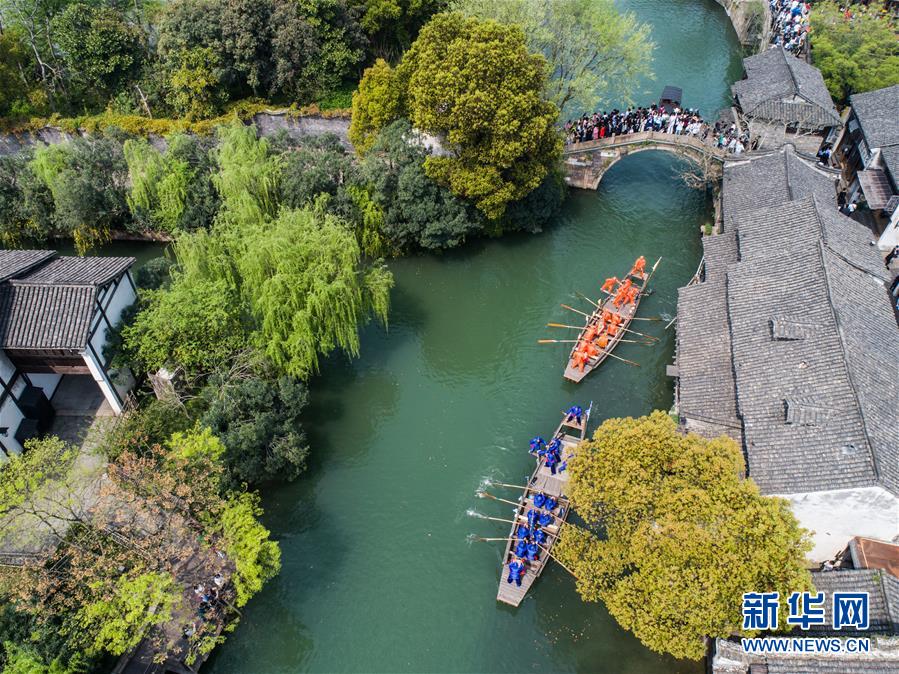 江南水乡乌镇举行春季庙会