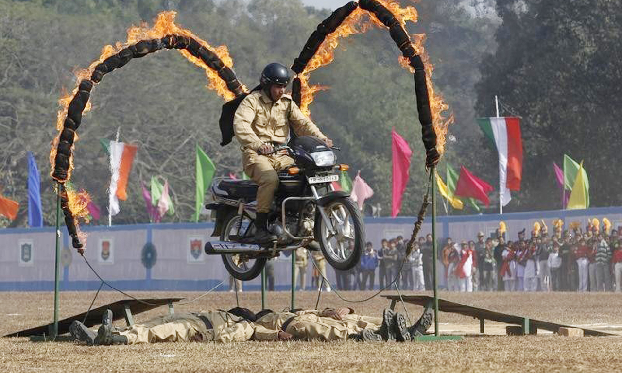 开挂的印度人!民间运动神技令人眼花缭乱