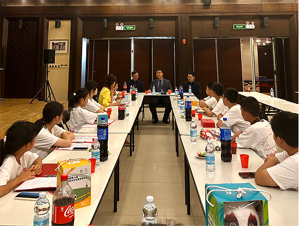 做新时代的文明交流使者 “熊猫小记者”拜访中国驻意大利大使馆_fororder_未标题-1