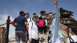 【陕耀国际】跨越山海和世界“牵手” 乌克兰主播探访陕西秘境——华山