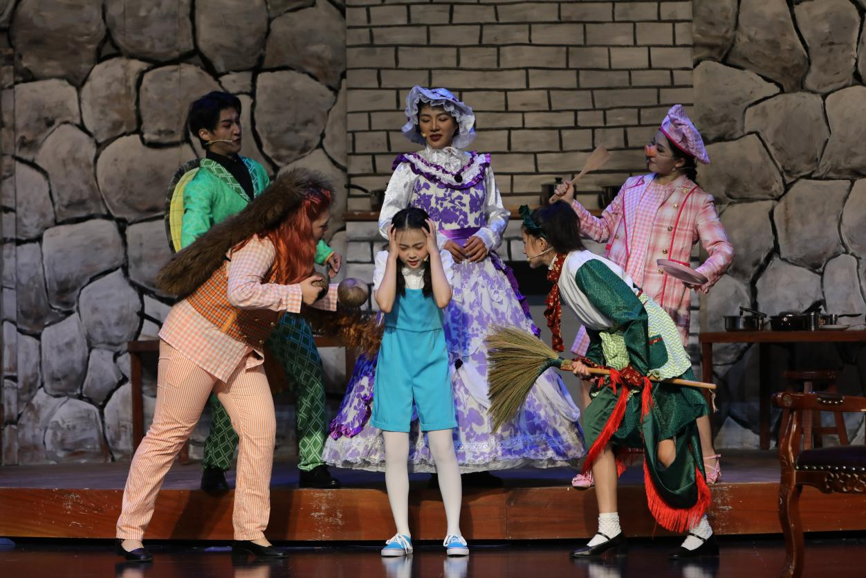 全英文音乐剧《爱丽丝梦游仙境》上演深圳龙华_fororder_图片2