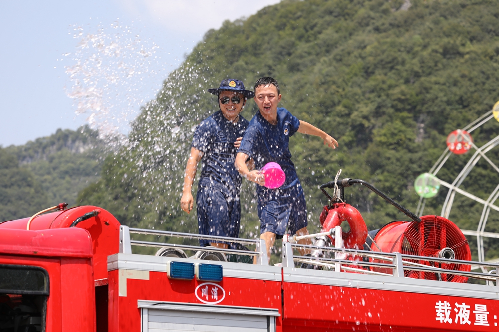 贵州长顺：祭水祈福 泼水狂欢解锁清凉三伏天_fororder_11