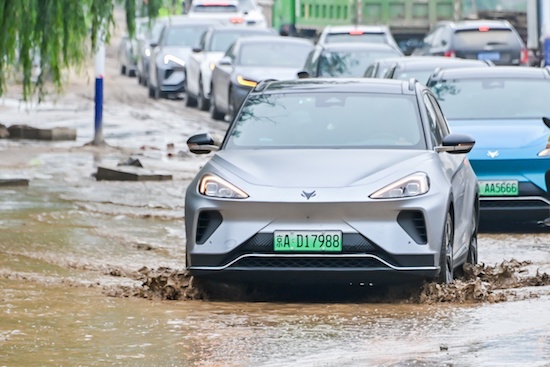 暴雨灾害面前 新能源汽车经得起考验吗？_fororder_image007