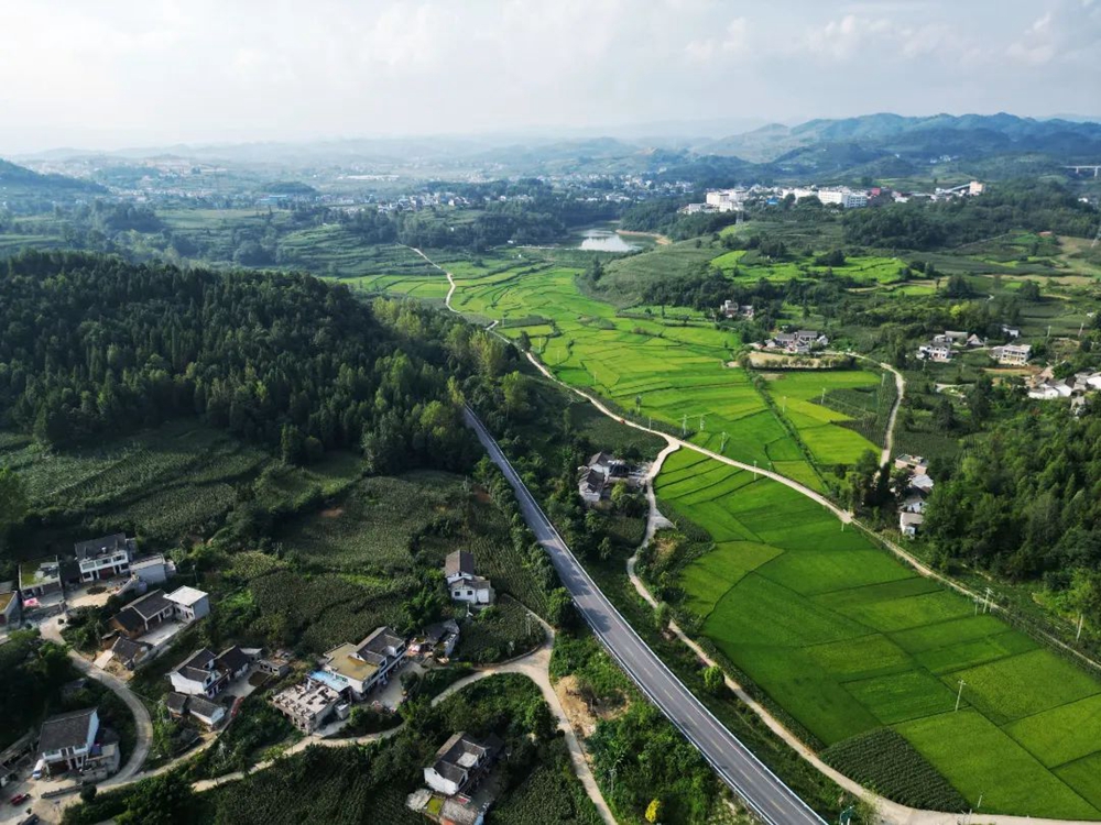 畢節黔西：青山為筆 綠水為墨 繪就鄉村好光景_fororder_640 (8)