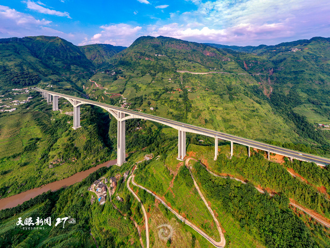 贵州大山隐藏两座博物馆：桥梁和洞穴