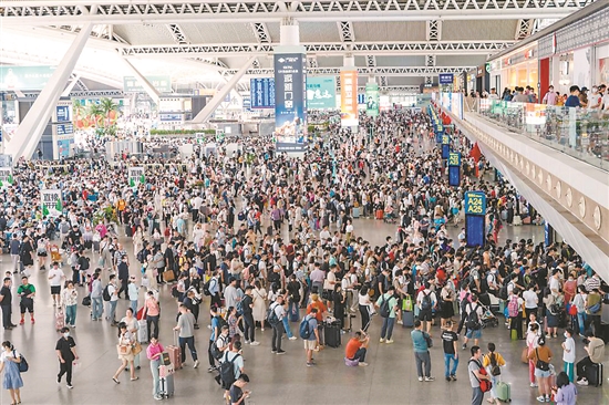 廣鐵暑運發送旅客超9000萬人次_fororder_10309663_dzzzz1_1692694032736_b
