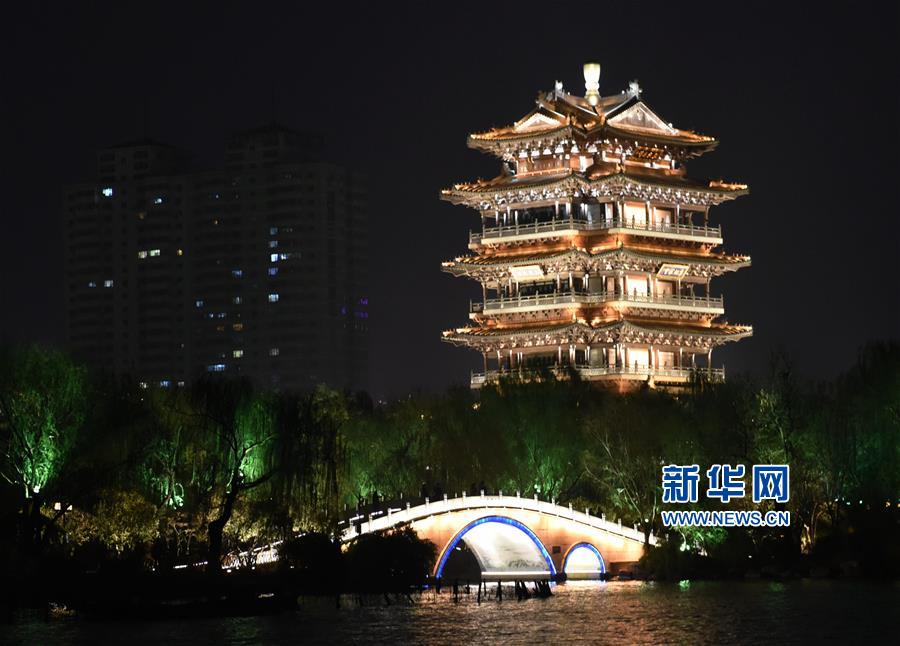 山东济南:大明湖春日夜色美 山东济南:大明湖春日夜色美
