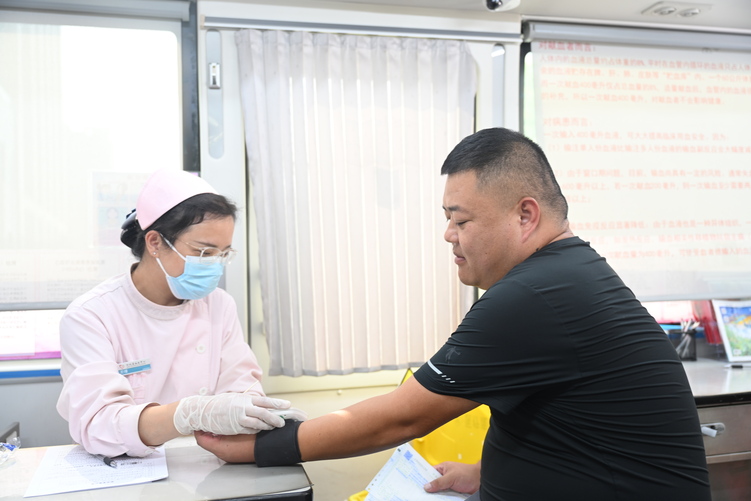 石家庄新华区：捐血车内汇聚爱心_fororder_微信图片_20230824141331