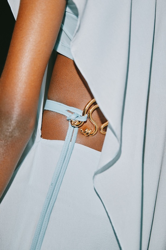 宾利品牌携手英国新锐设计师SUPRIYA LELE亮相2023伦敦时装周_fororder_image005