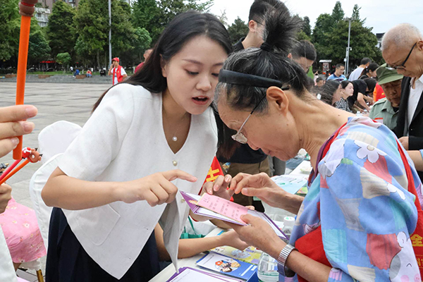 眉山市2023年全国科普日集中服务暨洪雅县全国科普日主场活动全面启动_fororder_科普知识答题-摄影-何泽琼