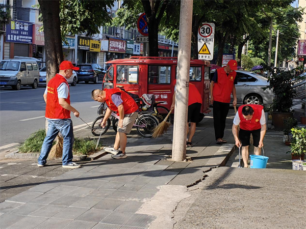 荆州公安党员先锋队伍走上街头开展文明卫生城市共建活动_fororder_图片1