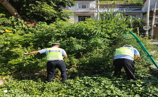 重庆巫溪：烈日除险护安全 民警清患暖人心_fororder_微信图片_20230824141448