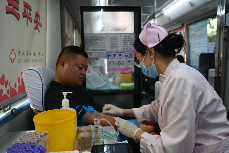 石家庄新华区：捐血车内汇聚爱心_fororder_微信图片_20230824141338