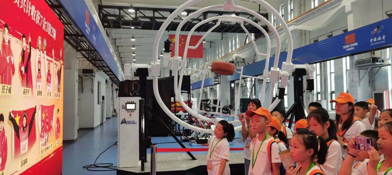 河北平泉：点燃科技梦想 童心圆梦北京_fororder_图片3
