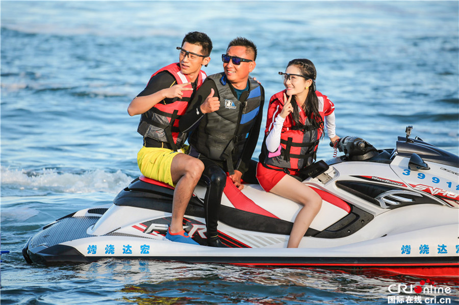 《我們來了》眾星海上齊“飆車” 一展颯爽英姿（圖）