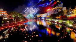广西资源再现“万盏河灯漂资江”奇观 “七月半”河灯歌节引八方来客