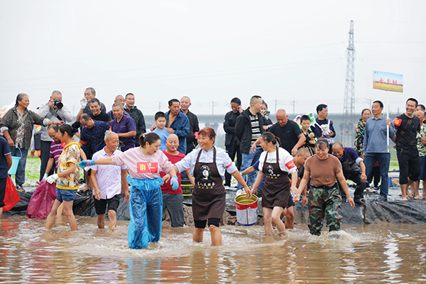 2023年中国农民丰收节四川省主场庆丰收活动举行_fororder_农民体育健身趣味活动-供图-东坡区融媒体中心