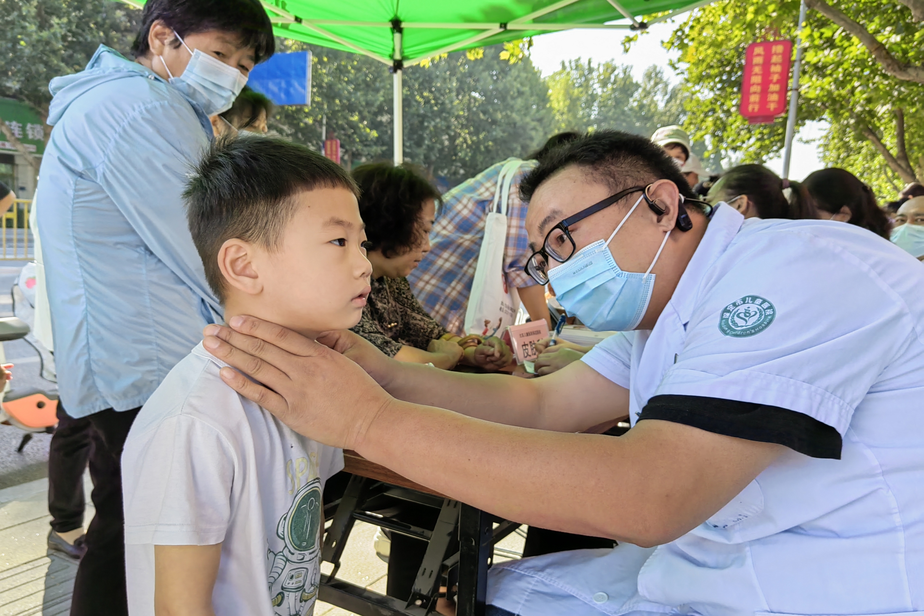 河北定兴：金秋送义诊 惠民暖人心_fororder_001