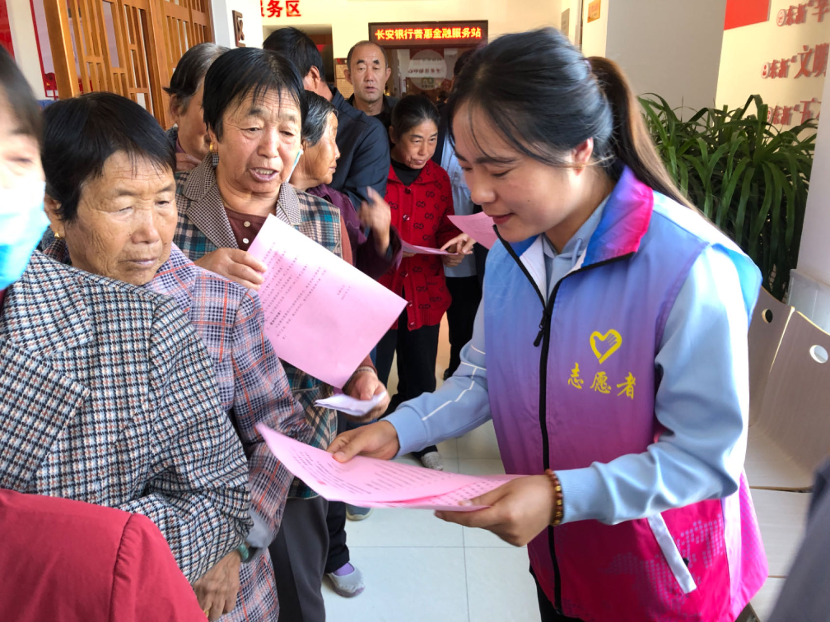 榆林市靖边县东新社区：义诊进社区 情暖居民心_fororder_图片2