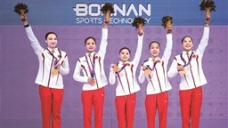 中国体操女团实现亚运十三连冠