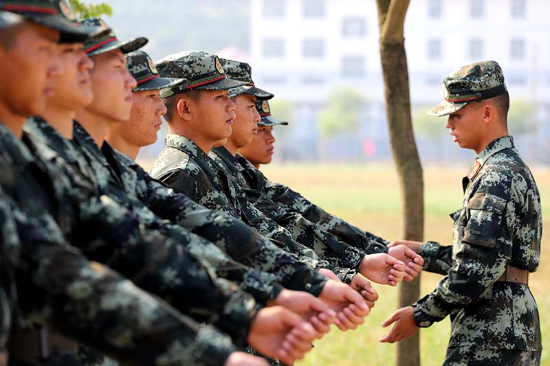 广西：破茧成蝶 武警新兵的“满月记”