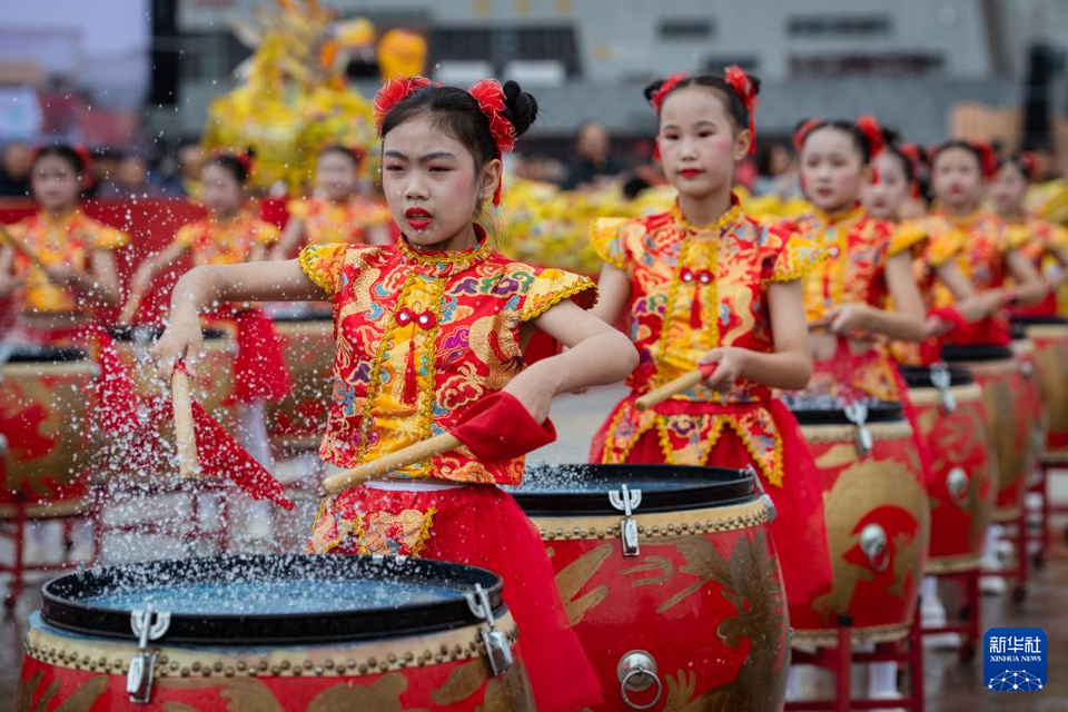 中國房縣第五屆詩經（黃酒）文化旅遊節開幕