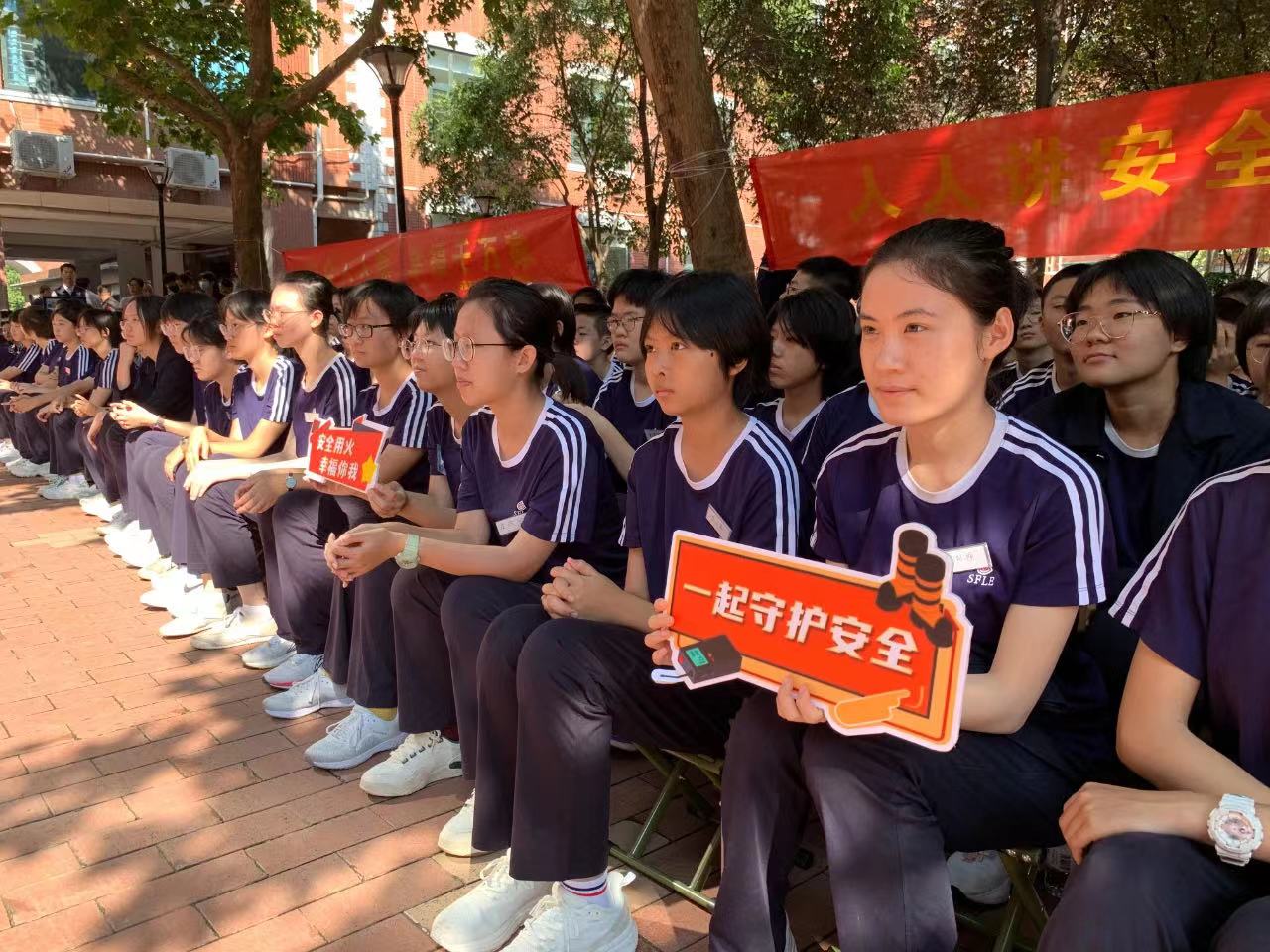 裕华区开展安全进校园上好开学安全第一课活动_fororder_学生们参加开学第一节安全课活动