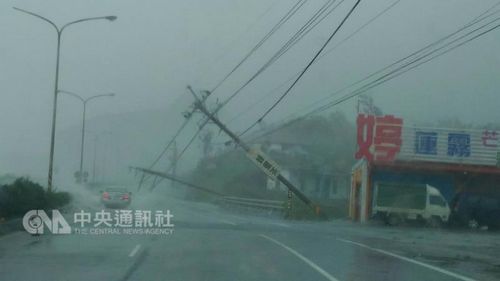 台风“莫兰蒂”袭台致1死44伤 近百万户停电