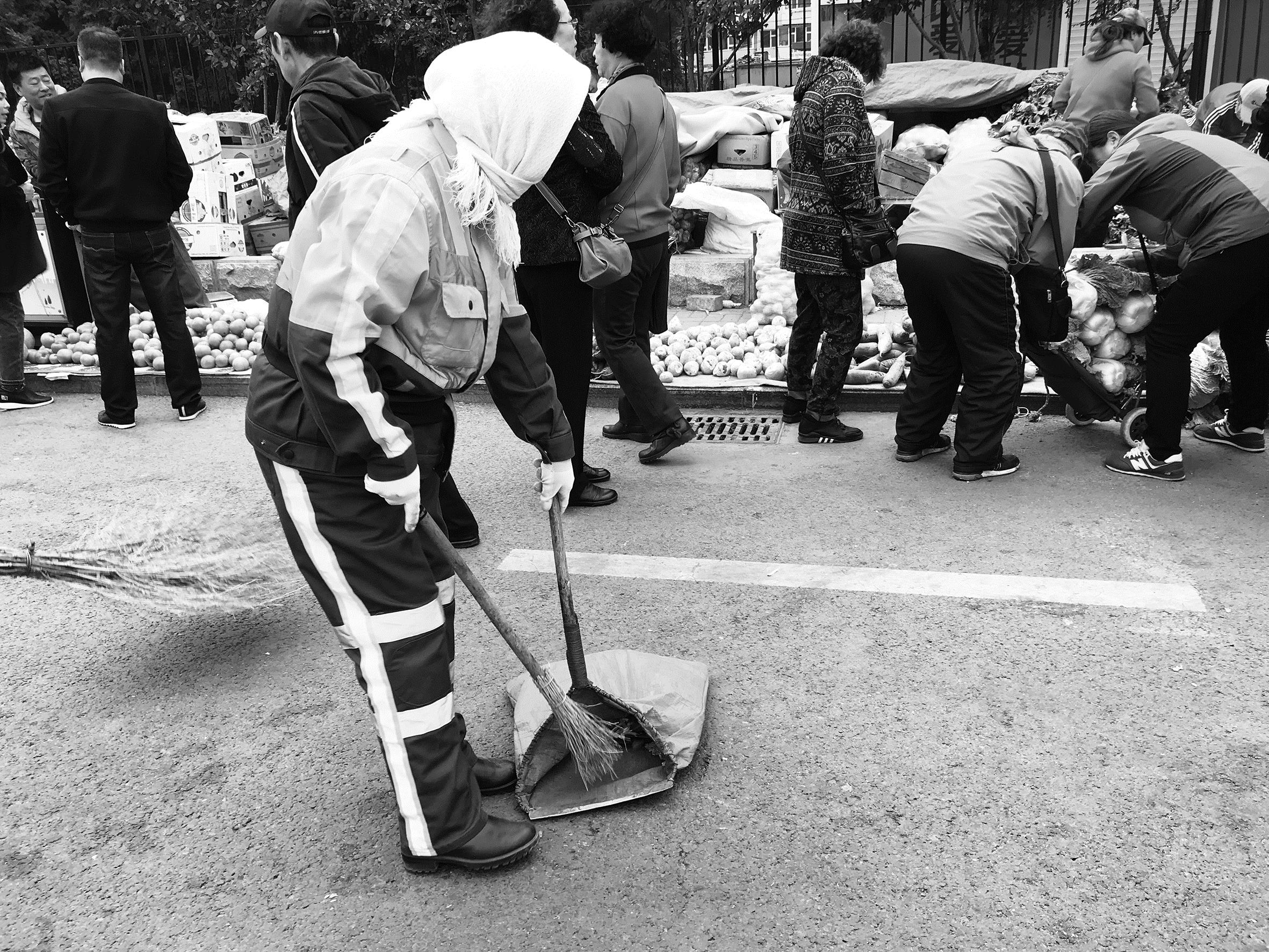 長春市出動執法人員6000余人次全力保障秋菜銷售市容環境