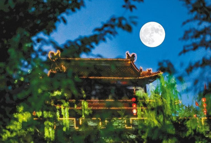 “超级月亮” 现身古城夜空_fororder_微信图片_20230831085401