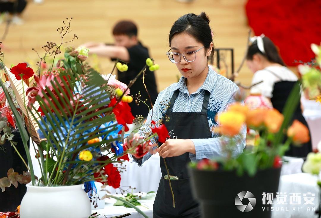 2023陕西长安花卉大会开幕 市民可近距离赏“花开盛宴”