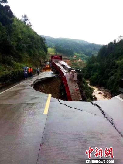 “莫兰蒂”带来强降雨 福建古田1人死亡1人失踪