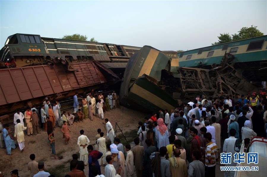 巴基斯坦两火车相撞致6死150人伤