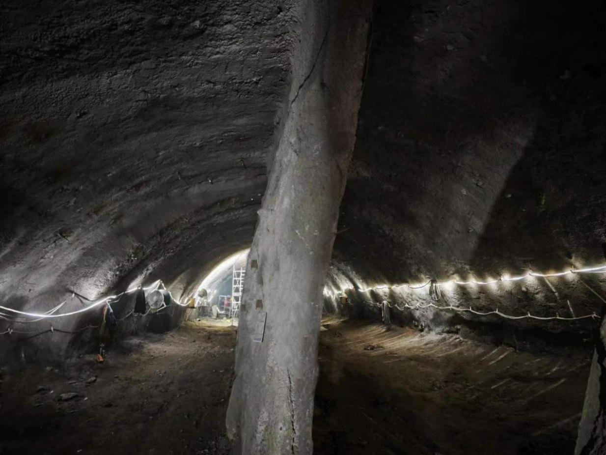 中国二冶西安地铁项目祝郭区间单渡线暗挖隧道初支贯通_fororder_1