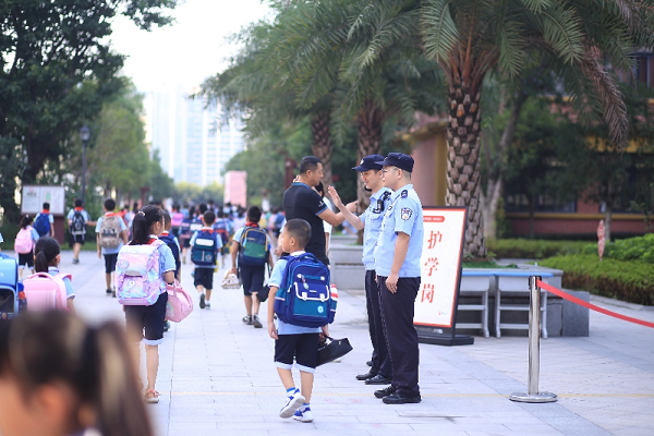 重庆市九龙坡区：警家校共建安全新学期_fororder_图片1