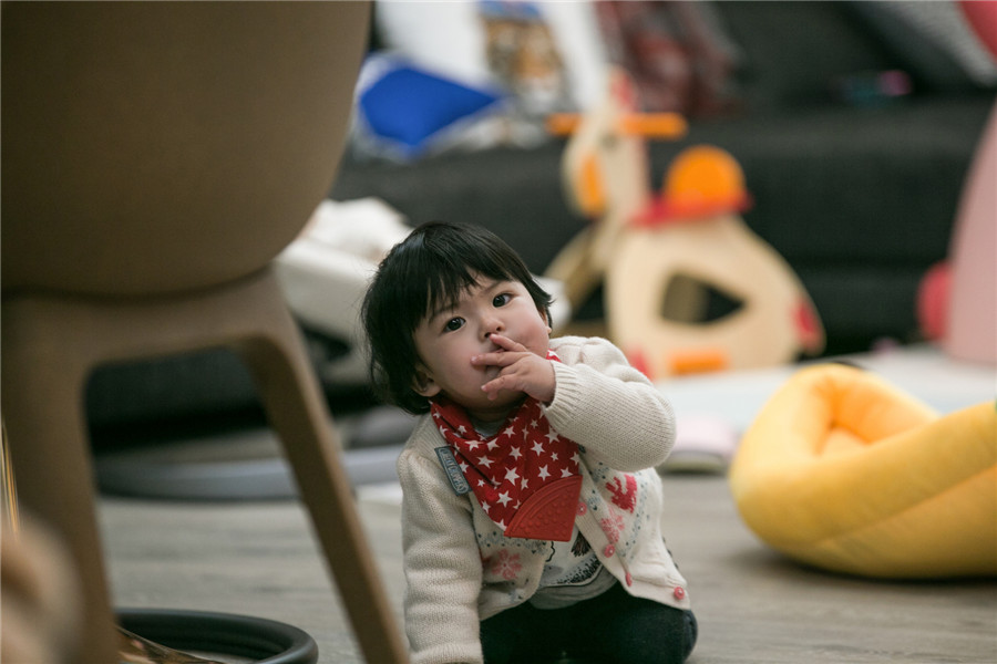 咘咘波妞姐妹装萌化有爱互抱飞吻贾静雯