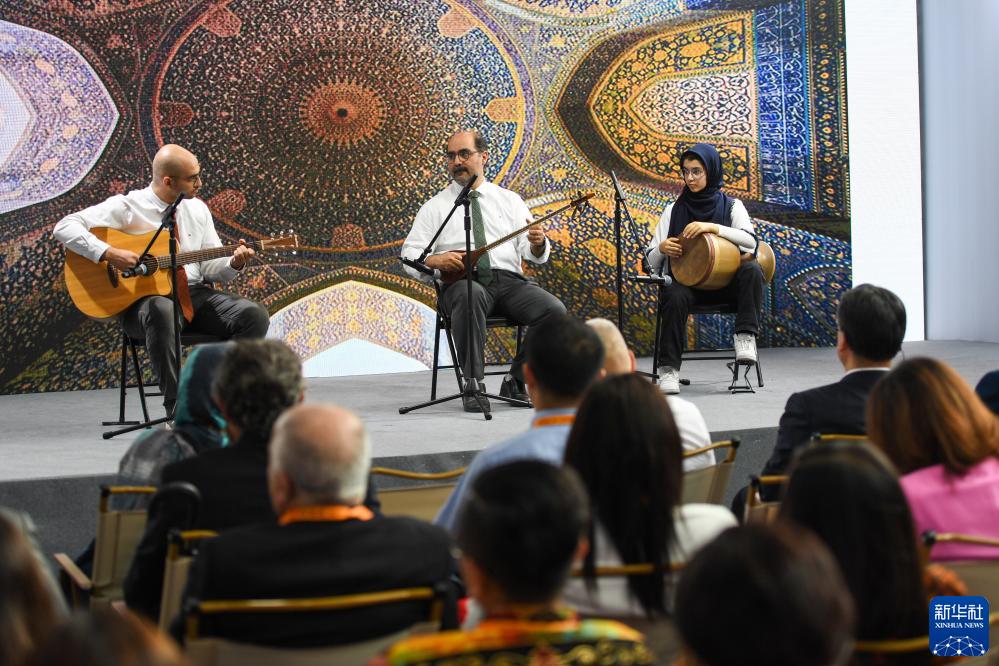 新华全媒+丨服贸会上感受“一带一路”“炫彩世界”