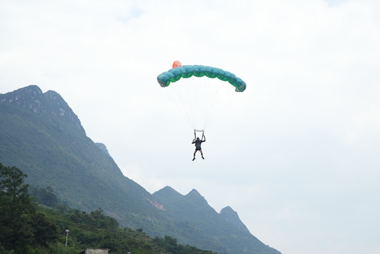 多國運動員齊聚貴州壩陵河大橋 奏響橋旅體融合樂章_fororder_DSC02802.JPG