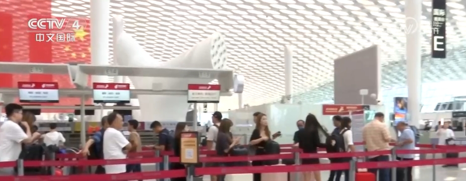 全国交通客流持续高位运行 各地多举措保障出行安全