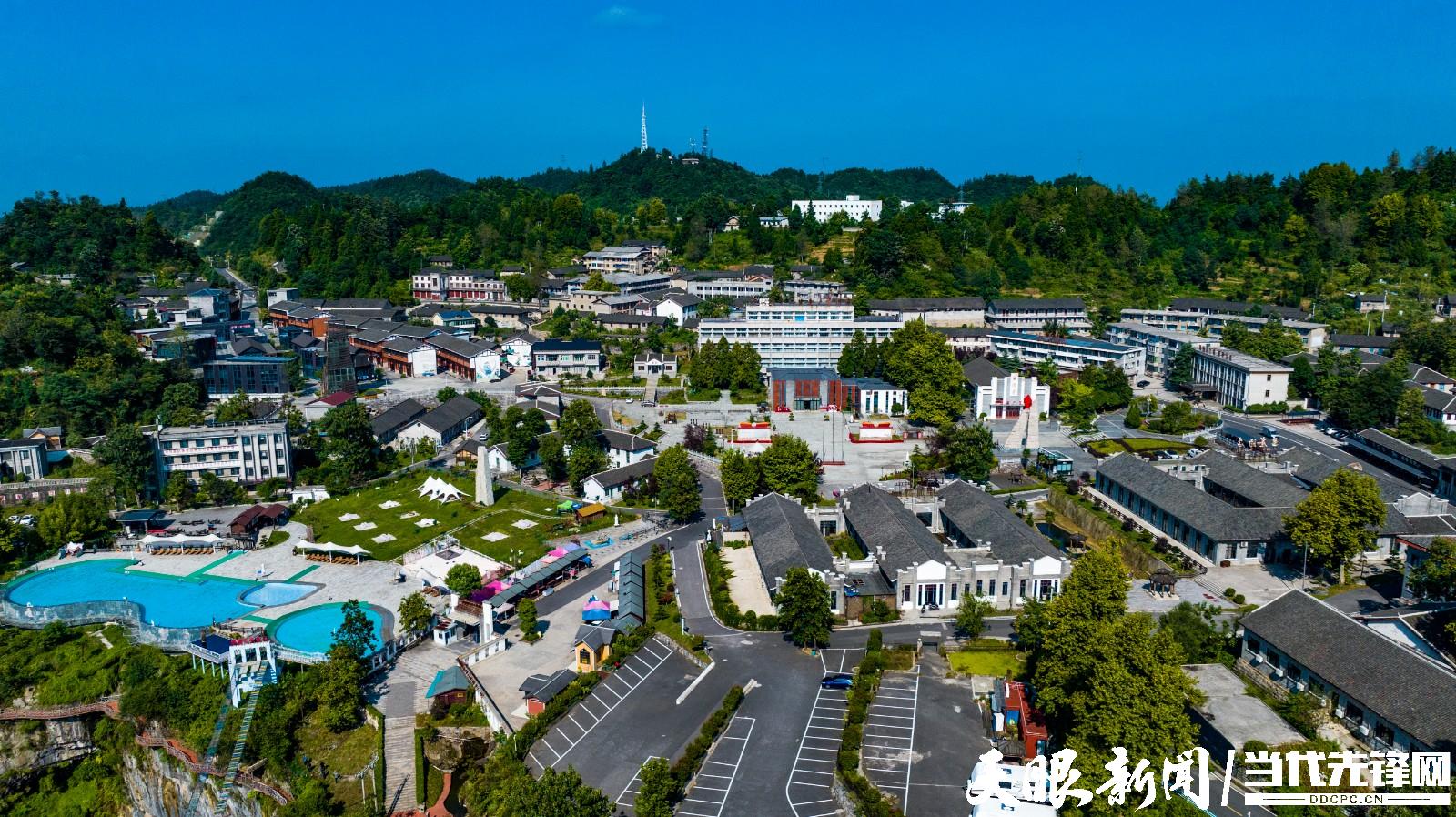 铜仁朱砂古镇：“红山”变“金山”美景如画来