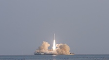 谷神星一号海射型运载火箭在山东海阳及附近海域成功发射_fororder_rBABDGT30_uACgDUAAAAAAAAAAA036.1241x690.750x418