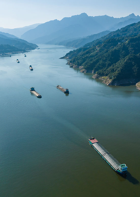 三峡船闸单月货运量首次突破1500万吨_fororder_图片3