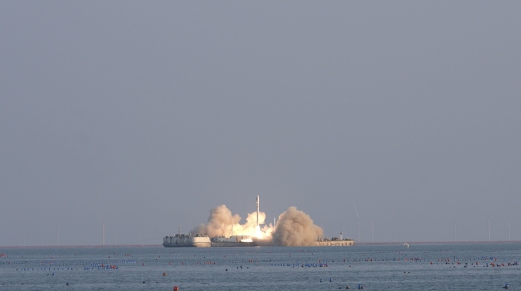 谷神星一号海射型运载火箭在山东海阳及附近海域成功发射