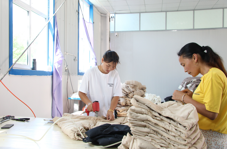 河北盐山：搭建妇女就业平台  实现家门口就业_fororder_图片2