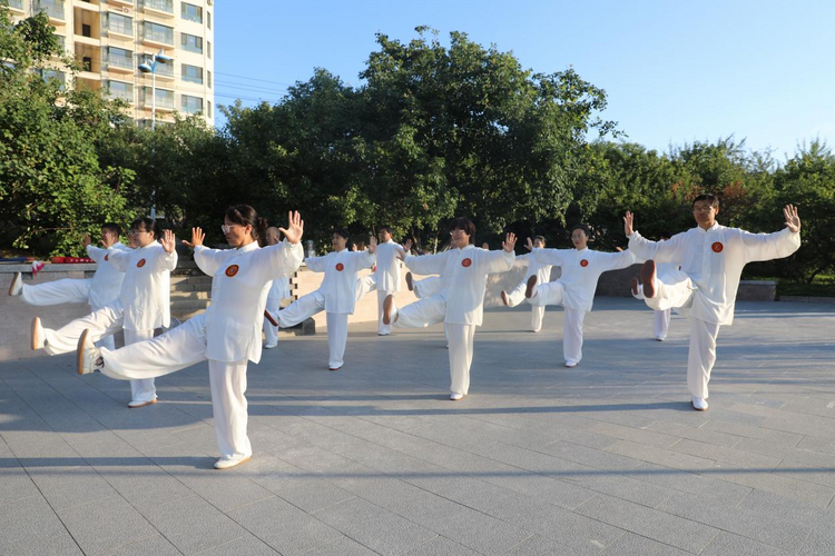 河北平泉：群众“舞”动太极拳 全民健身促健康_fororder_图片5