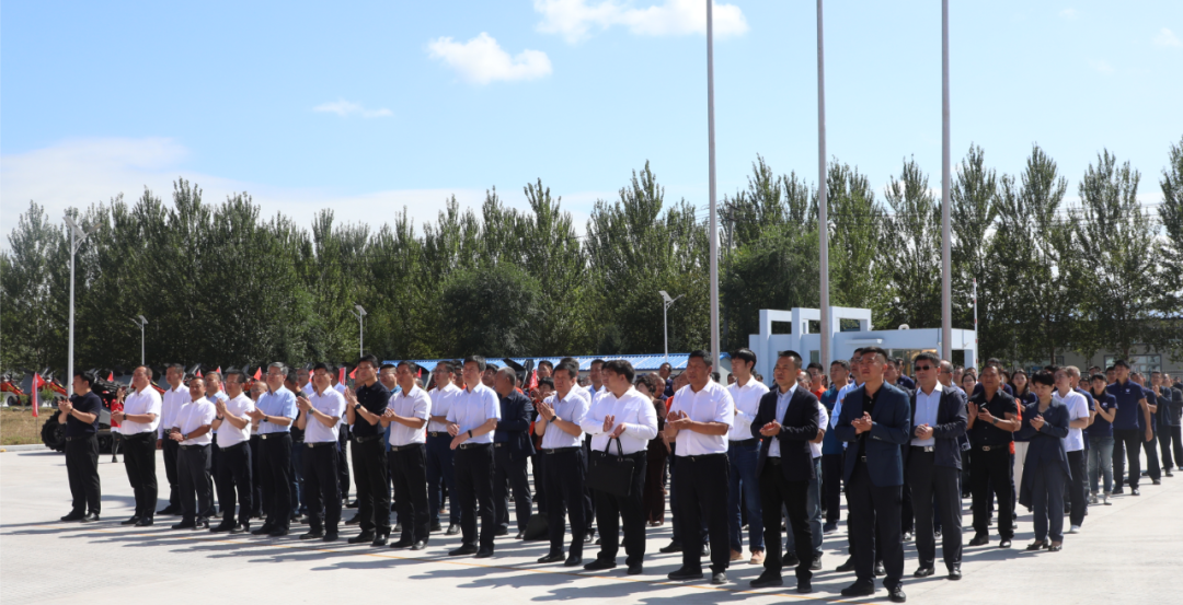 全國首臺大型高端智慧鮮食玉米收穫機下線儀式在我市舉行_fororder_640 (4)